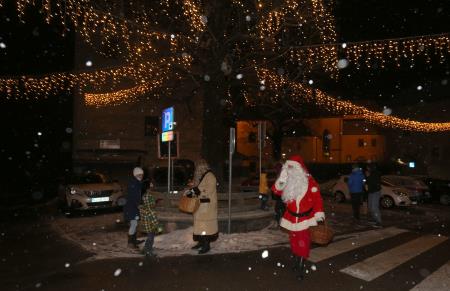 BOŽIČEK IN DEDEK MRAZ V CERKNICI 27 FOTO LJUBO VUKELIČ